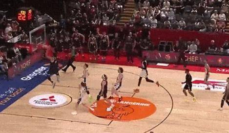 32+13!麦基狂砍两双首秀!NBA三冠中锋实力尽显