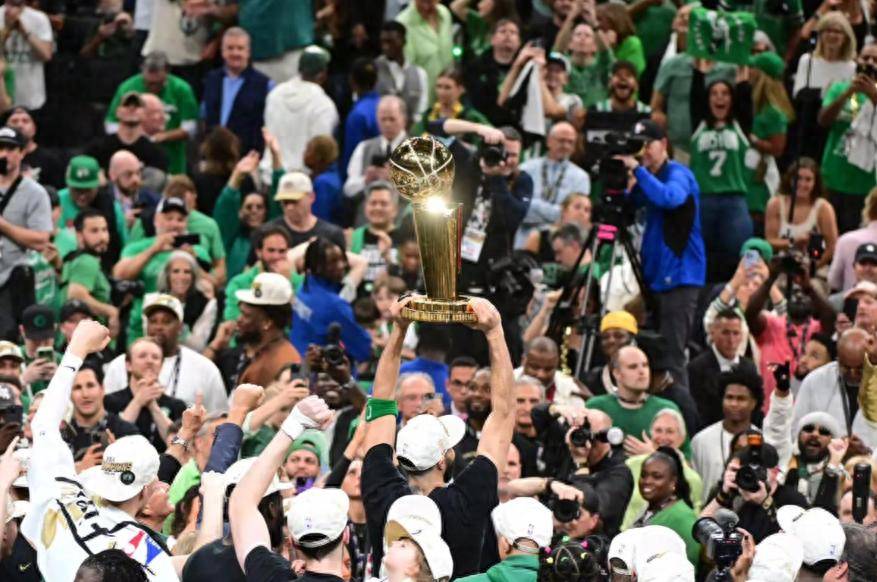 NBA变天！欧洲天才统治MVP榜，新世代用三分轰碎传统