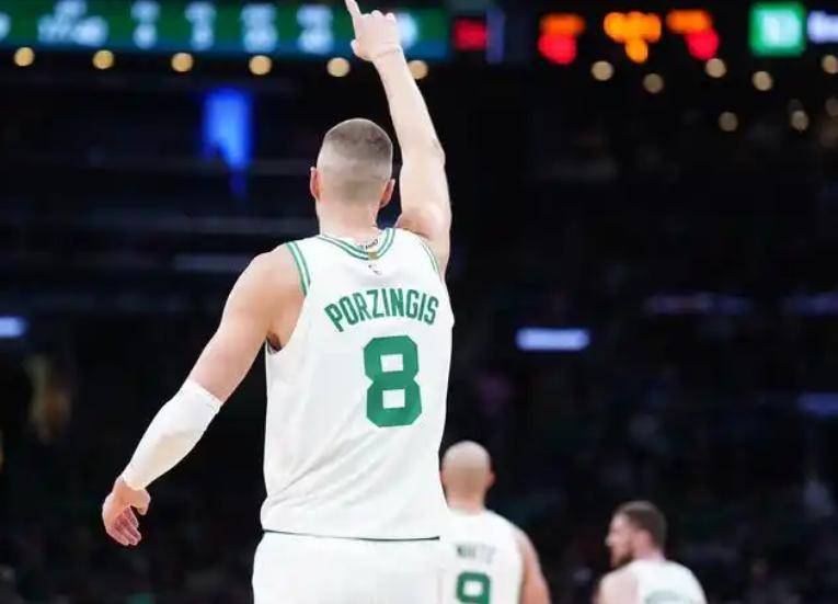 NBA变天！欧洲天才统治MVP榜，新世代用三分轰碎传统