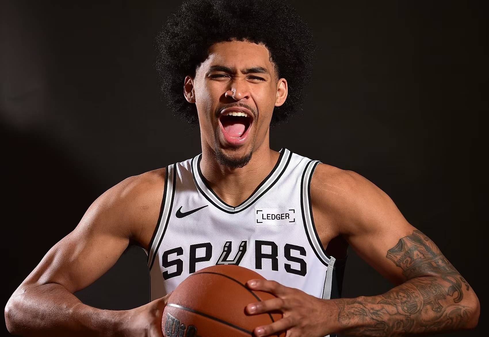 状元榜眼大战！弗拉格轰31+4，哈珀攻防一体，但14号秀马刺看走眼