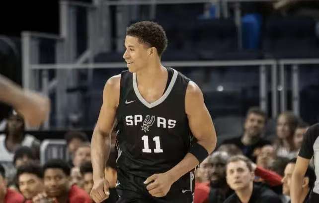 状元榜眼大战！弗拉格轰31+4，哈珀攻防一体，但14号秀马刺看走眼