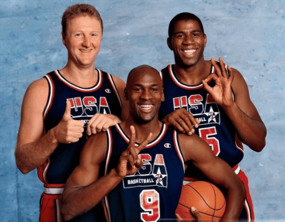 刚刚!詹姆斯提前入选了NBA名人堂!