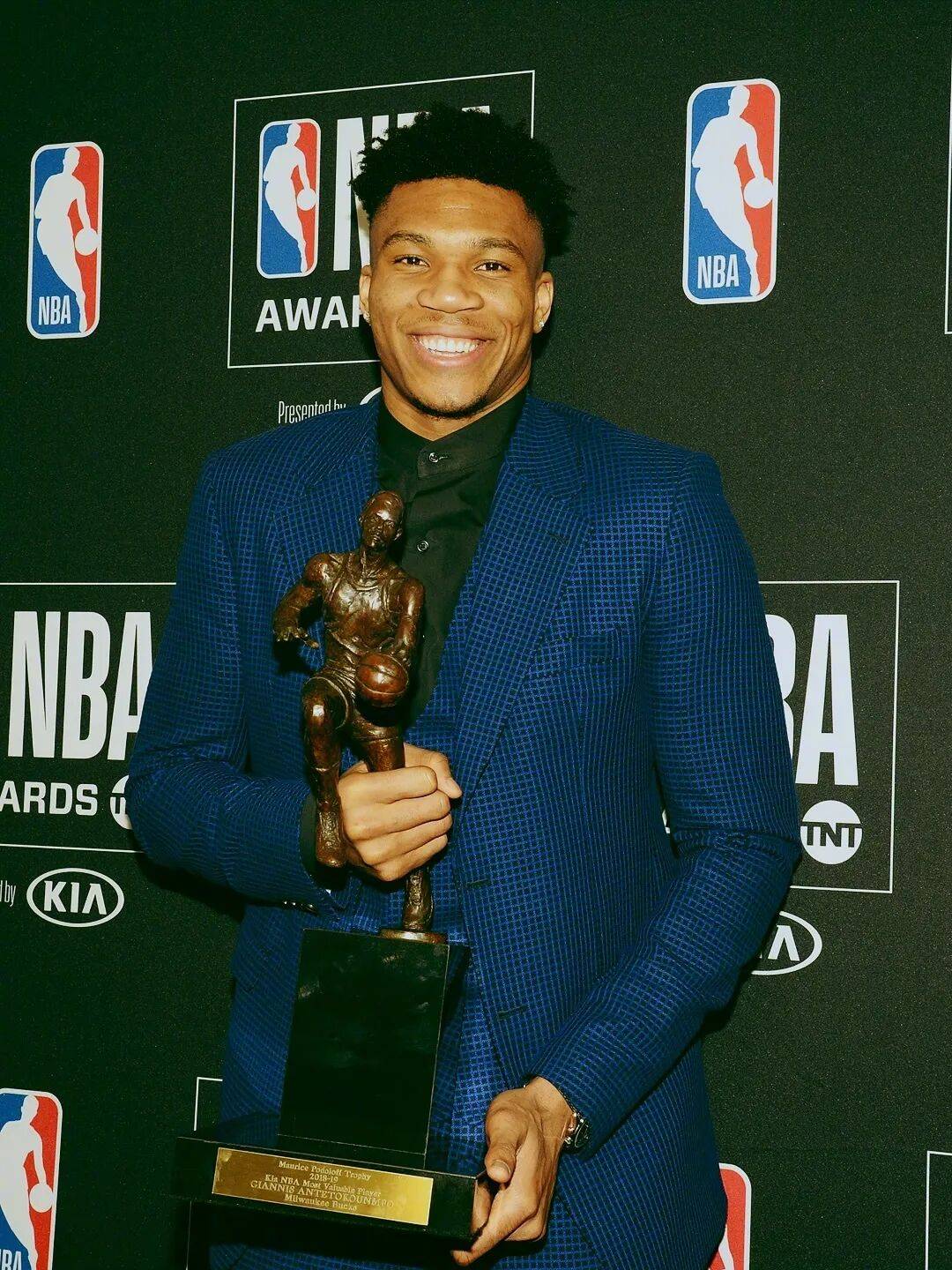 雄鹿尼克斯曾讨论字母哥交易!雄鹿对字母哥也是够可以了!