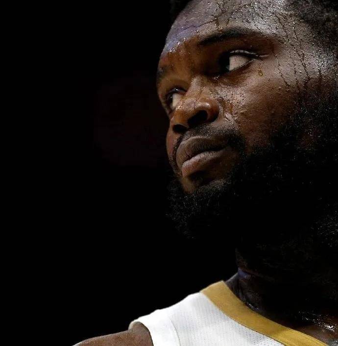 麻了麻了!锡安突发伤病!NBA又一球星倒下