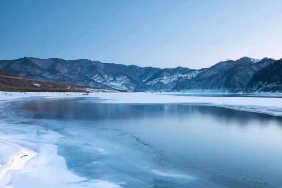 校园籃(lán)球三分大(dà)赛举行，选手精准投籃(lán)