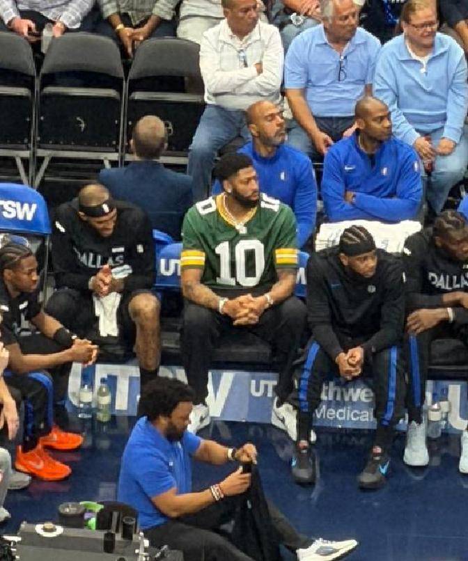 1.75亿！安东尼·戴维斯高薪续约，出勤成疑交易价值引争议